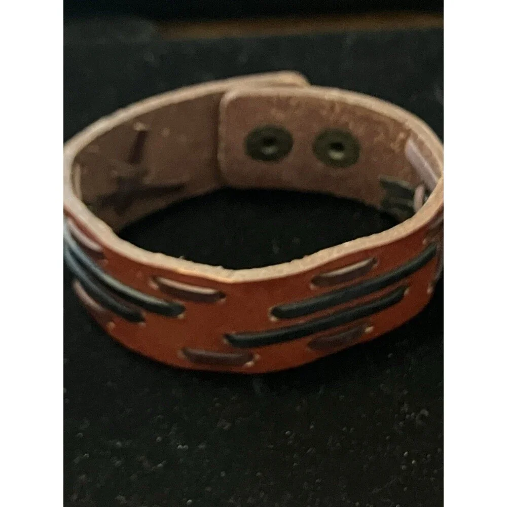 Leather Bracelet Stitching Accents 8"-8.5" Men Women Snap Closure - Picture 2 of 4